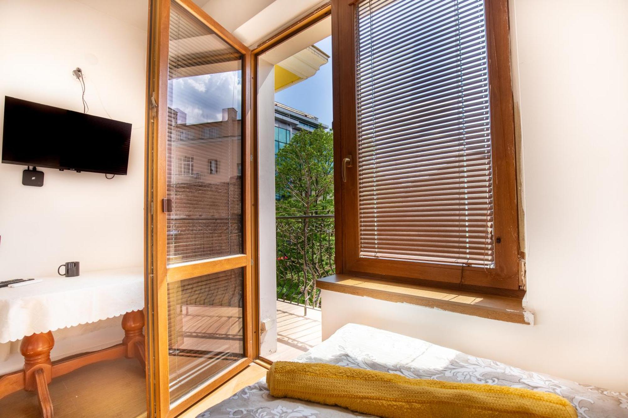 Nova Guesthouse - Private En-Suite Rooms I Sofia Center I Self Check-In — Photos 2